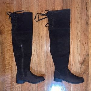 BRAND NEW Women Boots - Size: 9.5